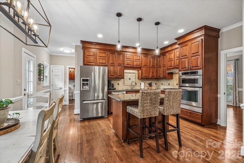 Beautiful full brick home in the desirable Berkeley community - photo 11