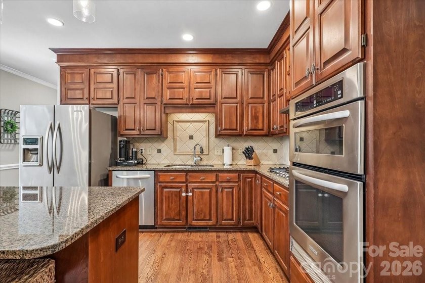 Beautiful full brick home in the desirable Berkeley community - photo 12