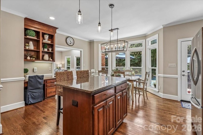 Beautiful full brick home in the desirable Berkeley community - photo 13