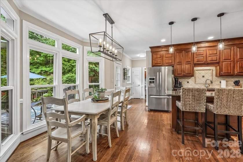 Beautiful full brick home in the desirable Berkeley community - photo 14