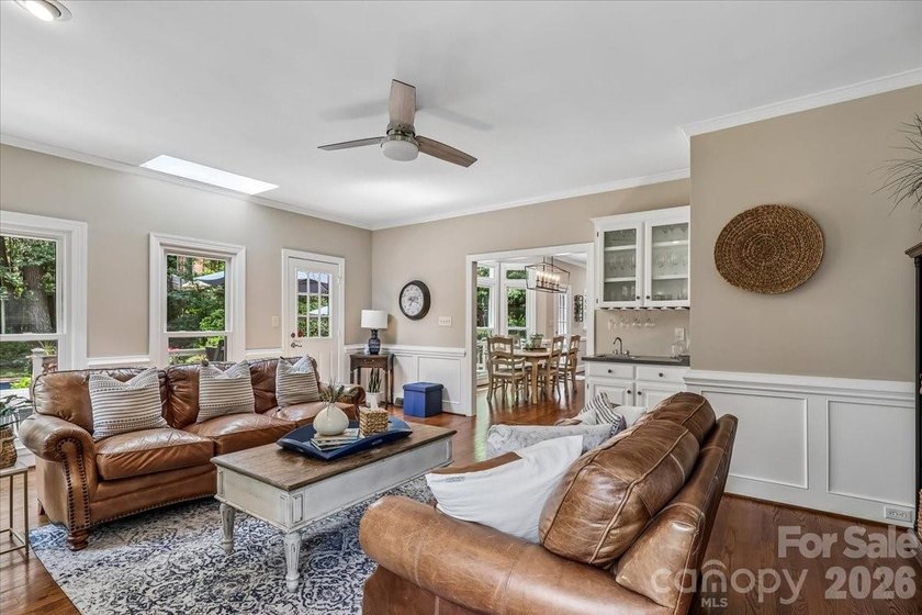 Beautiful full brick home in the desirable Berkeley community - photo 18