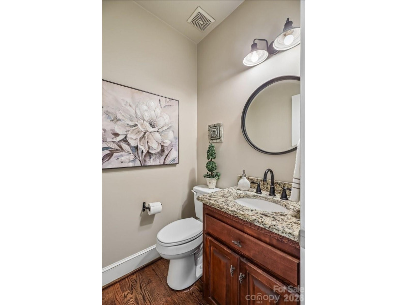 Beautiful full brick home in the desirable Berkeley community - photo 20
