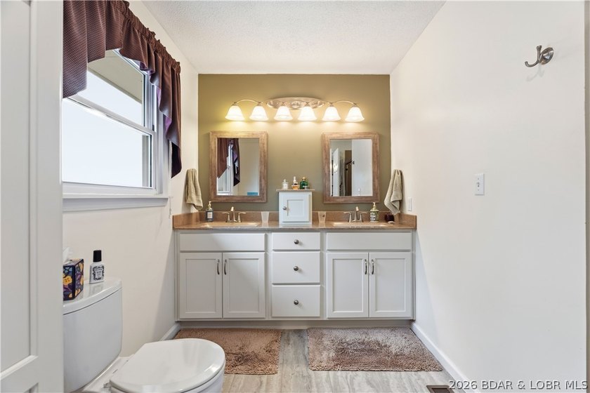 Discover the perfect blend of lakefront relaxation and - photo 23