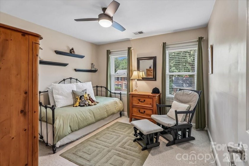 Beautiful full brick home in the desirable Berkeley community - photo 27