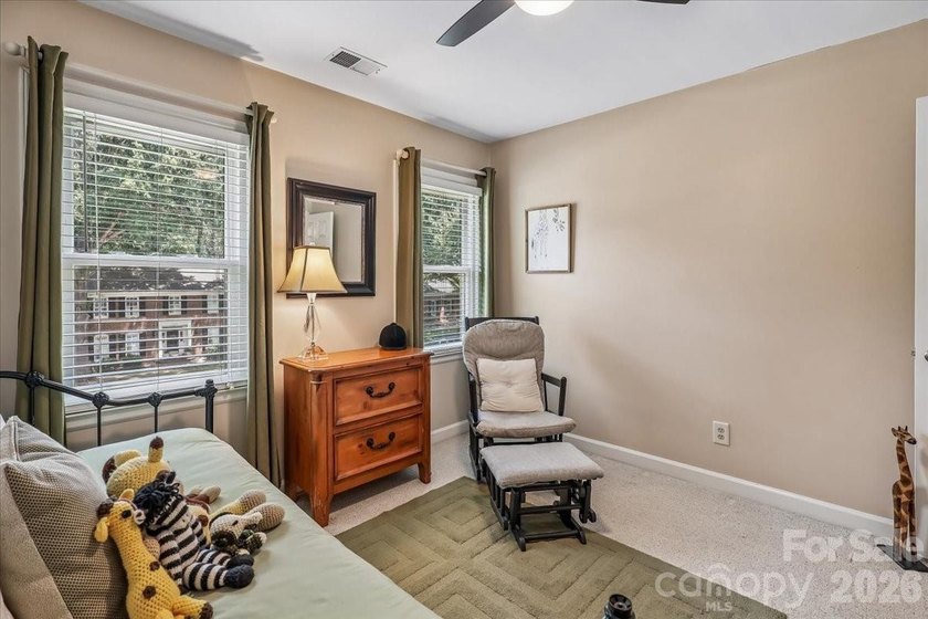 Beautiful full brick home in the desirable Berkeley community - photo 28
