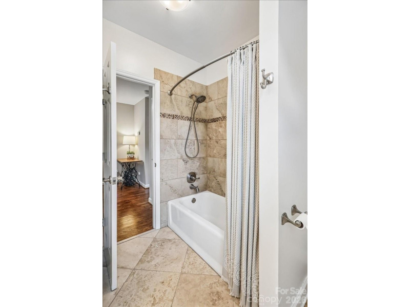 Beautiful full brick home in the desirable Berkeley community - photo 32