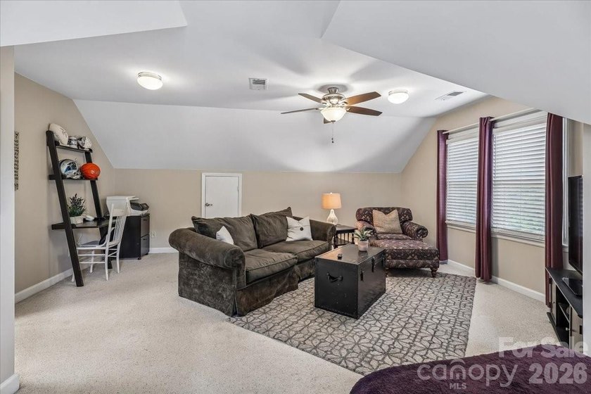 Beautiful full brick home in the desirable Berkeley community - photo 35