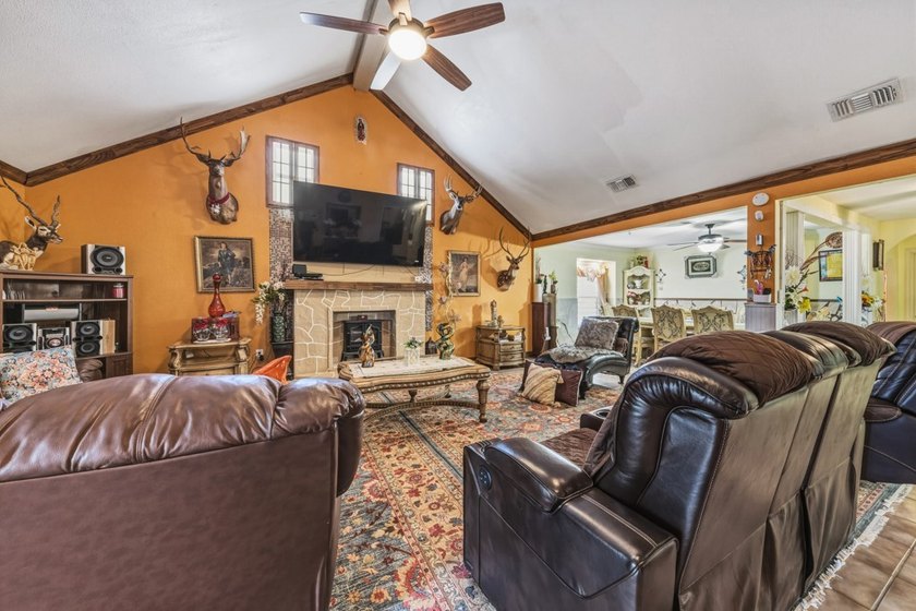 Welcome to your South Texas gentleman's ranch retreat or your - photo 6
