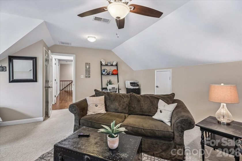 Beautiful full brick home in the desirable Berkeley community - photo 36