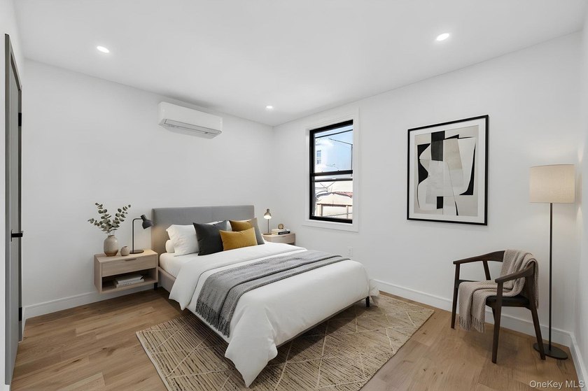 Space, style &amp; modern luxury come together at 52 28th Avenue. A - photo 7