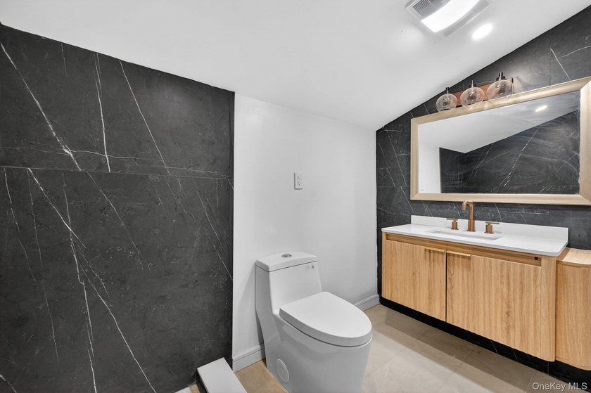 Space, style &amp; modern luxury come together at 52 28th Avenue. A - photo 9