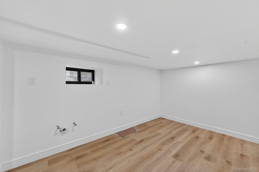 Space, style &amp; modern luxury come together at 52 28th Avenue. A - photo 10