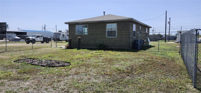 OWNER FINANCE AVAILABLE with 20% down payment on this Move-In - photo 3