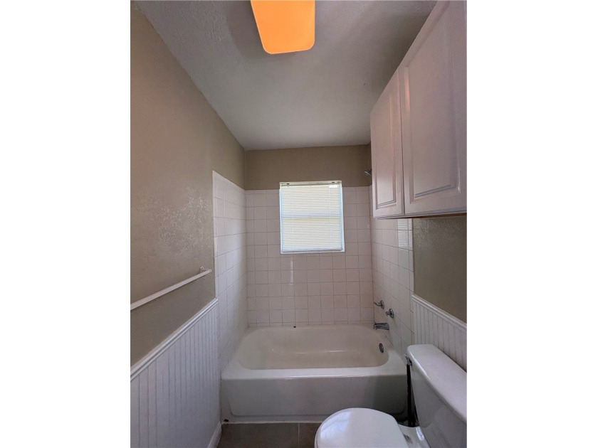 Darling home with stunning hardwood floors, great size rooms - photo 10