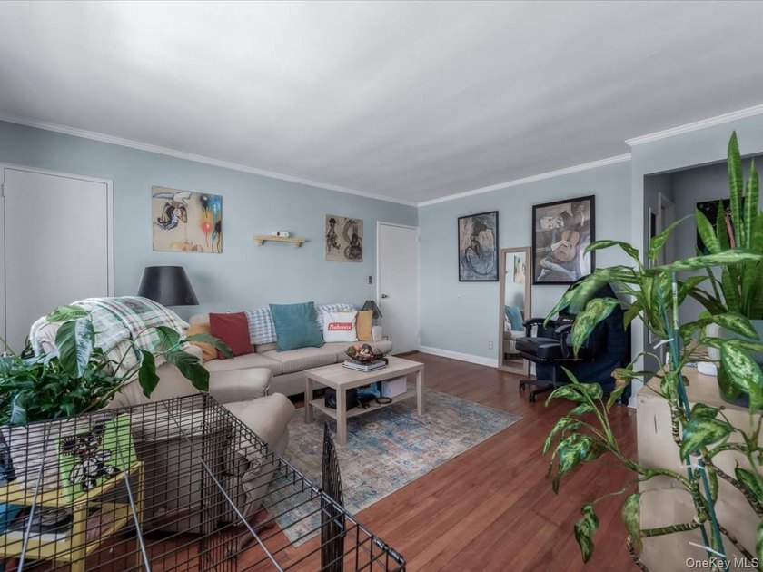 Large Brick 2-family in Pelham Bay. 2BR/1BA over 2BR/1BA over - photo 8
