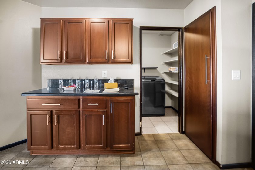 SHORT SALE. Spacious and hard to find 3-bedroom townhome end - photo 12