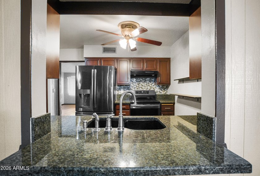 SHORT SALE. Spacious and hard to find 3-bedroom townhome end - photo 22