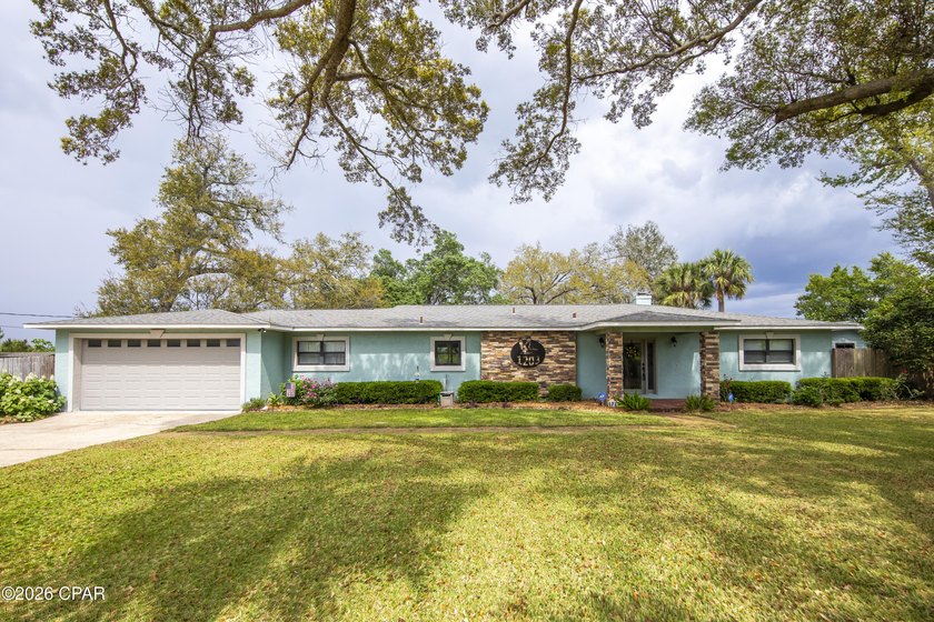 Waterfront Paradise in Lynn Haven - No HOA! This lovely home - photo 3