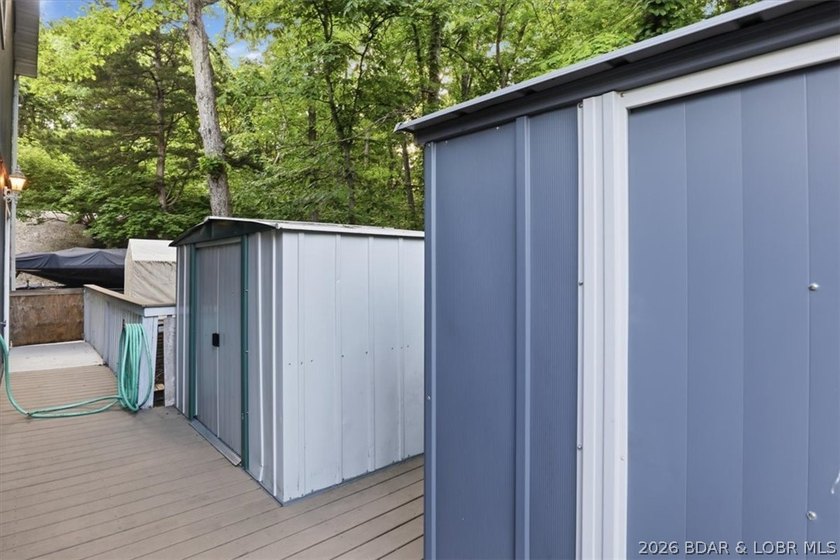 This stunning 4-bedroom, 3-bathroom lake home offers the perfect - photo 28