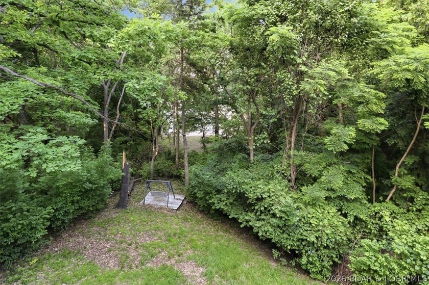 This stunning 4-bedroom, 3-bathroom lake home offers the perfect - photo 32