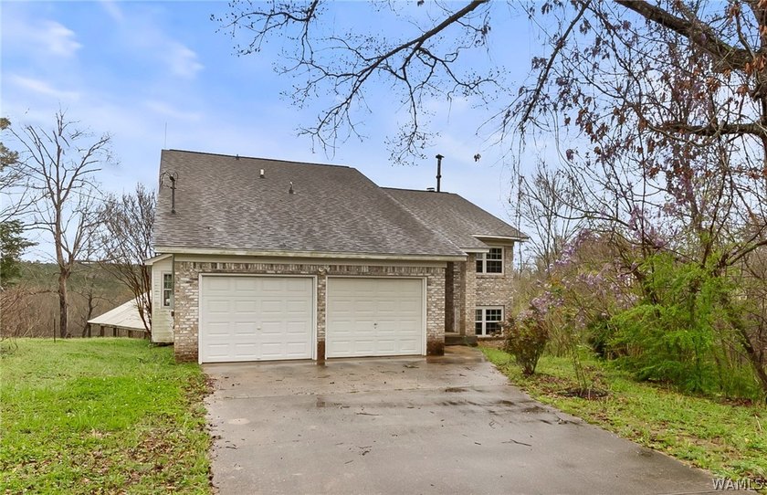 Waterfront opportunity on Lake Tuscaloosa! This 3-bedroom, 2 - photo 2