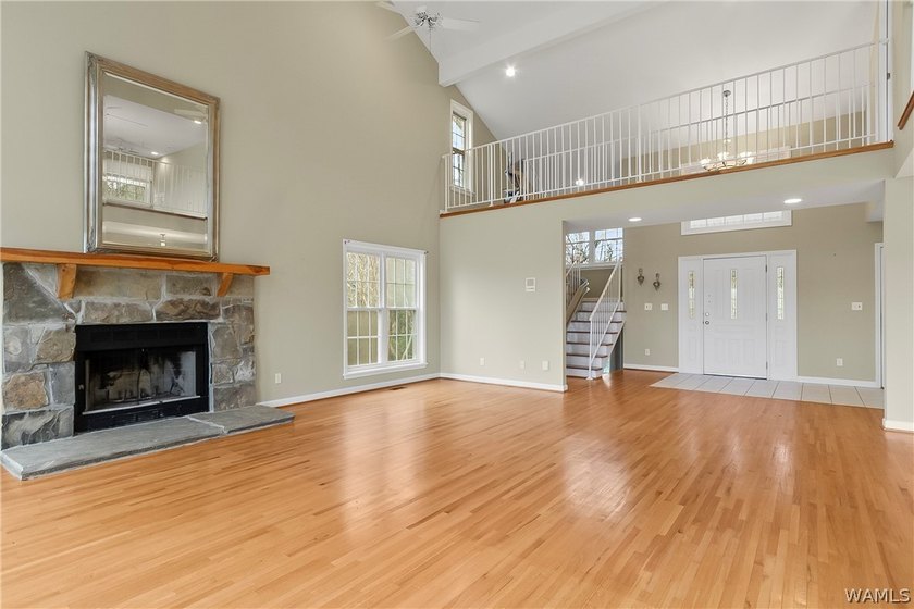 Waterfront opportunity on Lake Tuscaloosa! This 3-bedroom, 2 - photo 7