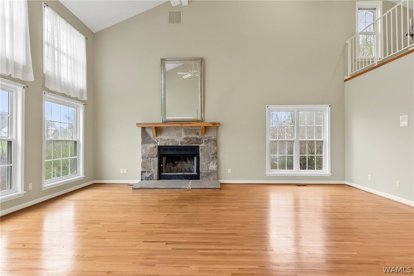 Waterfront opportunity on Lake Tuscaloosa! This 3-bedroom, 2 - photo 10