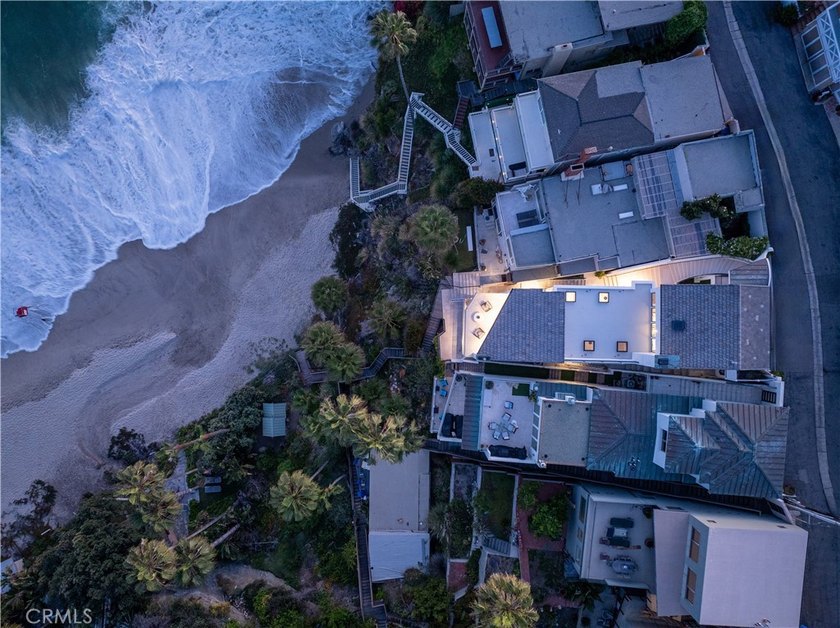 Perched atop an oceanfront bluff overlooking one of Laguna - photo 18