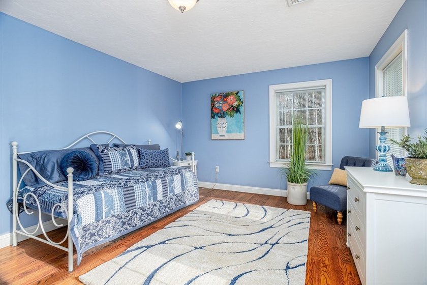 This 5 bed/4 bath, 5000+ sq ft residence offers the perfect - photo 30