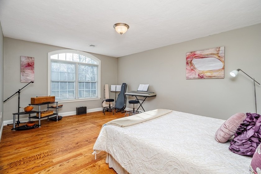 This 5 bed/4 bath, 5000+ sq ft residence offers the perfect - photo 32