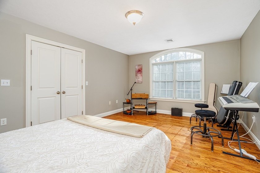 This 5 bed/4 bath, 5000+ sq ft residence offers the perfect - photo 33