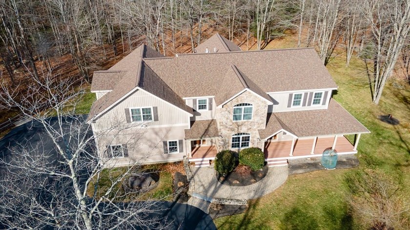 This 5 bed/4 bath, 5000+ sq ft residence offers the perfect - photo 40