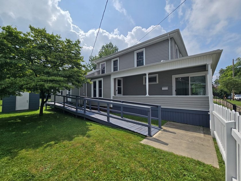 Absolutely stunning 2 story home with a fresh, modern feel and - photo 4