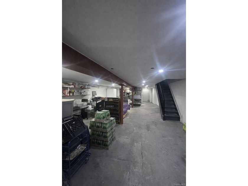Prime Mixed-Use Investment Opportunity! Well-maintained - photo 12