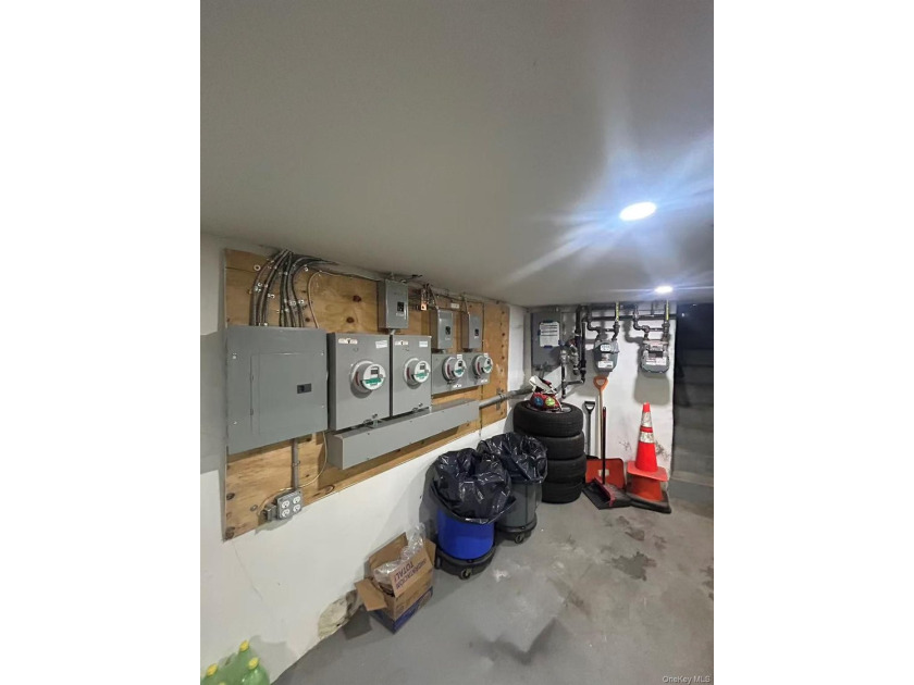 Prime Mixed-Use Investment Opportunity! Well-maintained - photo 13
