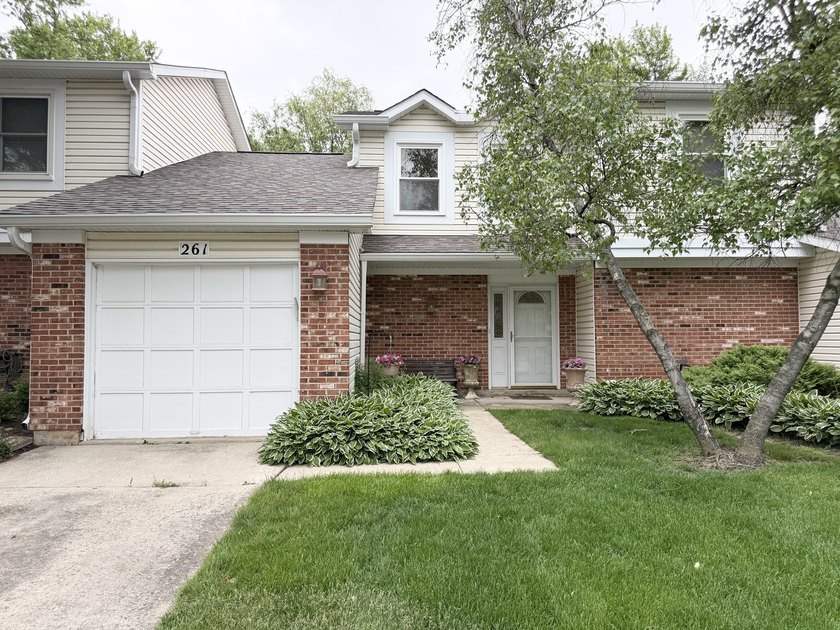 Welcome home to this beautifully maintained property nestled on - photo 2