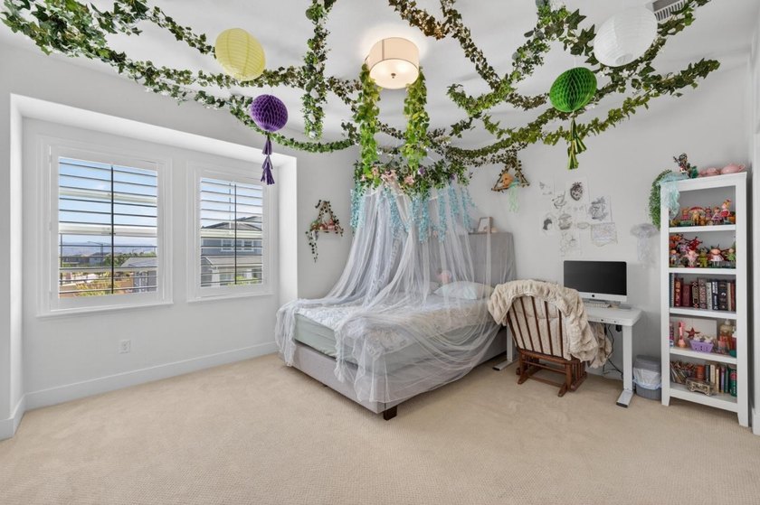 Welcome to this 6-year-old home with a thoughtfully designed - photo 27