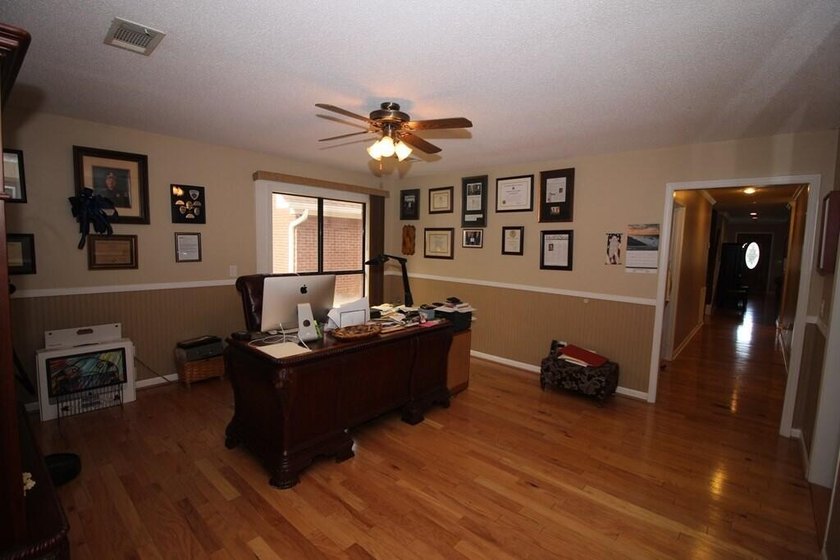 Tucked away in a quiet, private setting, this move-in-ready home - photo 37