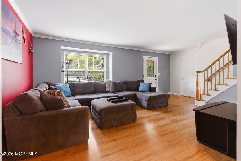 Welcome this beautifully maintained 4-bed, 2.5-bath Colonial w/ - photo 11