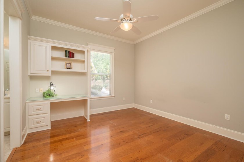 Stunning, triple split 4BD, 3BA, 2,769 sf, one-story brick home - photo 17
