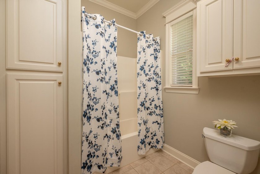 Stunning, triple split 4BD, 3BA, 2,769 sf, one-story brick home - photo 21