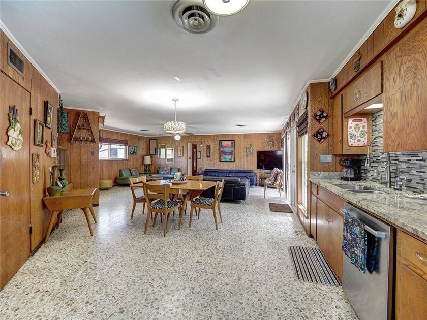 Charming mid-century modern ranch-style home in the desirable - photo 2