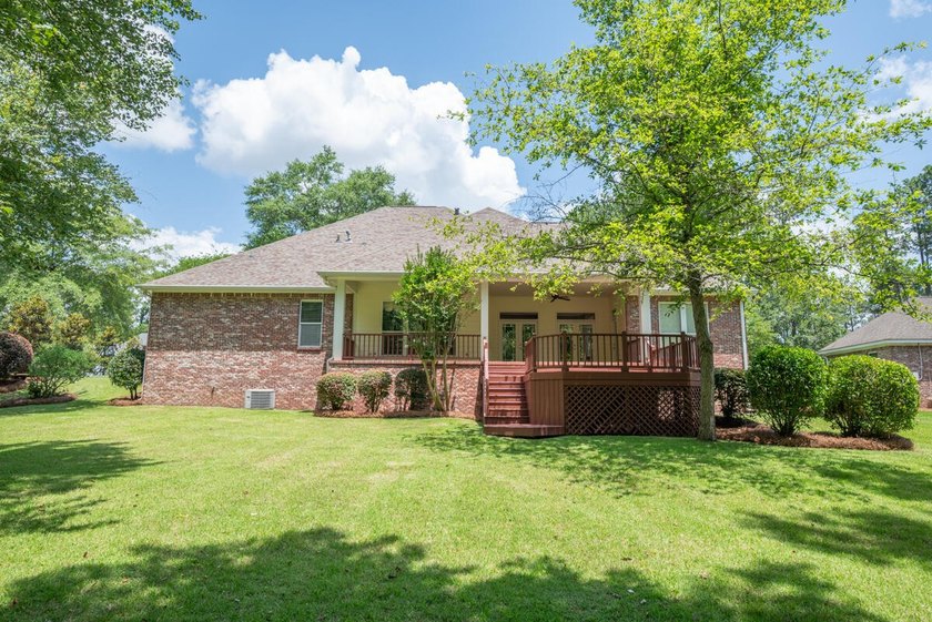 Stunning, triple split 4BD, 3BA, 2,769 sf, one-story brick home - photo 28