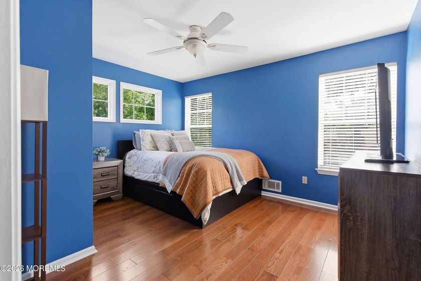 Welcome this beautifully maintained 4-bed, 2.5-bath Colonial w/ - photo 29
