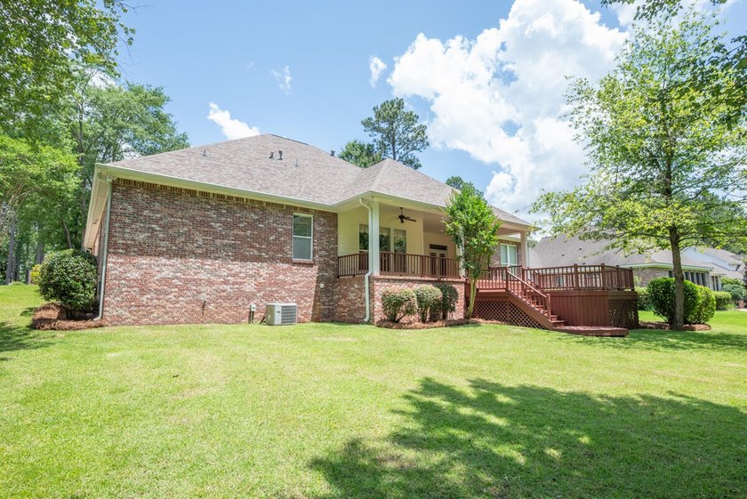 Stunning, triple split 4BD, 3BA, 2,769 sf, one-story brick home - photo 30