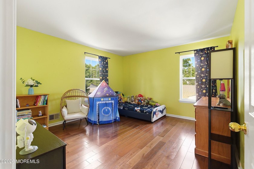 Welcome this beautifully maintained 4-bed, 2.5-bath Colonial w/ - photo 31