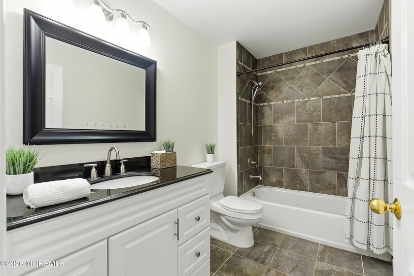 Welcome this beautifully maintained 4-bed, 2.5-bath Colonial w/ - photo 33