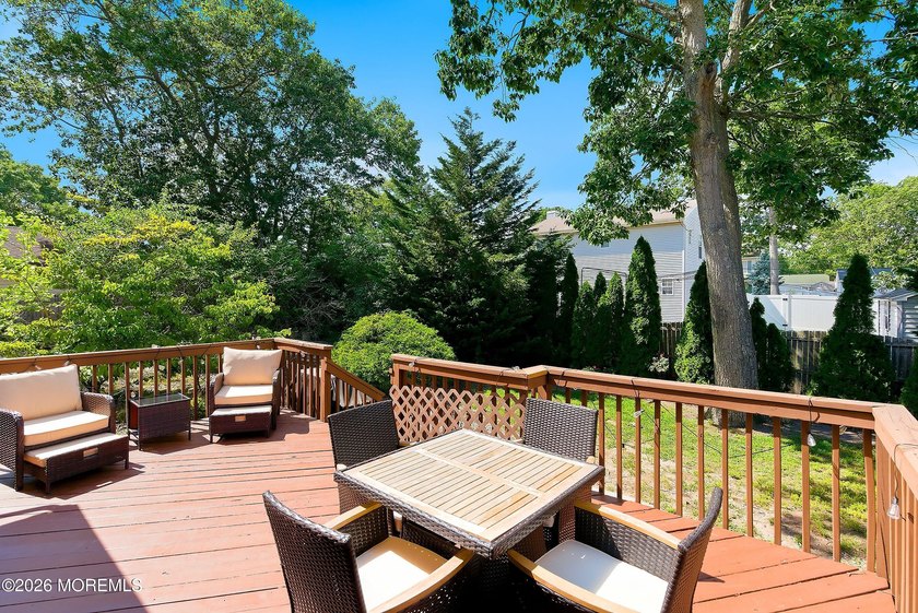 Welcome this beautifully maintained 4-bed, 2.5-bath Colonial w/ - photo 36