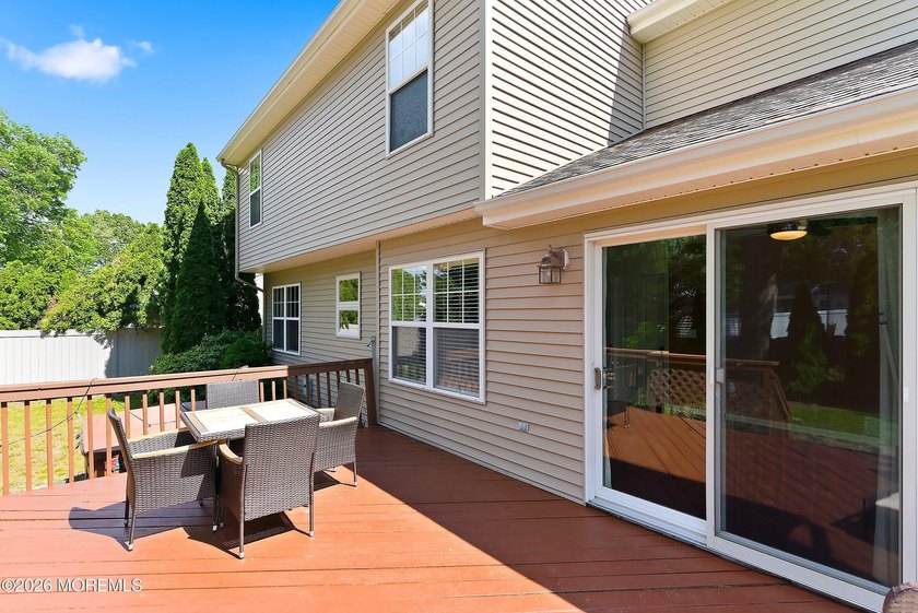 Welcome this beautifully maintained 4-bed, 2.5-bath Colonial w/ - photo 37