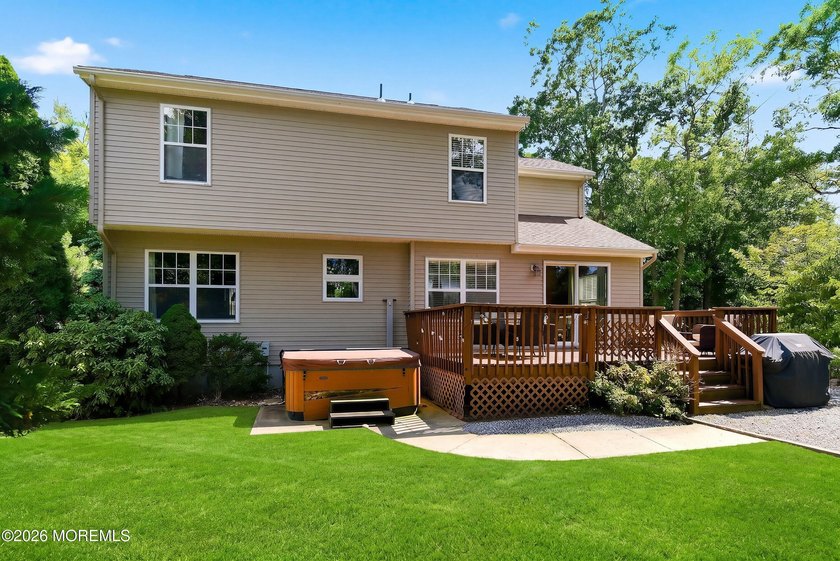 Welcome this beautifully maintained 4-bed, 2.5-bath Colonial w/ - photo 38